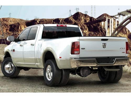 Характеристики бортового грузовика Ram 3500 5.7 AT 4x2 Big Horn Mega Cab Short Box SRW (09.2013 - 02.2019): фото, грузоподъемность, масса, скорость, двигатель, топливо, отзывы