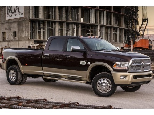 Характеристики бортового грузовика Ram 3500 5.7 AT 4x2 Laramie Crew Cab Short Box SRW (09.2013 - 02.2019): фото, грузоподъемность, масса, скорость, двигатель, топливо, отзывы