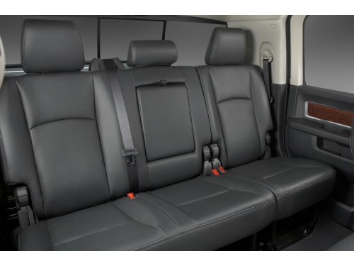 Характеристики бортового грузовика Ram 3500 5.7 AT 4x4 Limited Mega Cab Short Box SRW (09.2015 - 02.2019): фото, грузоподъемность, масса, скорость, двигатель, топливо, отзывы