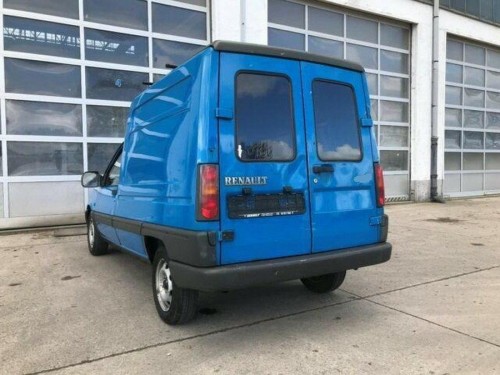 Характеристики грузового фургона Renault Express 1.4 MT Van (06.1994 - 07.2000): фото, размеры, грузоподъемность, масса, скорость, двигатель, топливо, отзывы