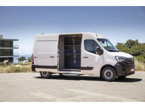 Характеристики грузового фургона Renault Master 2.3 dCi FWD MT L2H2 2.5т (06.2020 - н.в.): фото, размеры, грузоподъемность, масса, скорость, двигатель, топливо, отзывы