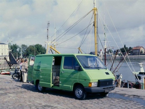 Характеристики грузового фургона Renault Trafic 1.6 MT RWD L1H2 Panel Van (09.1980 - 05.1986): фото, размеры, грузоподъемность, масса, скорость, двигатель, топливо, отзывы