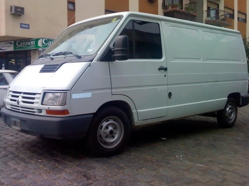 Характеристики грузового фургона Renault Trafic 1.9D MT FWD L2H2 Panel Van (05.1995 - 08.2001): фото, размеры, грузоподъемность, масса, скорость, двигатель, топливо, отзывы