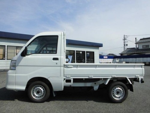 Характеристики бортового грузовика Subaru Sambar Truck 660 3-Way Dump 4WD (04.2012 - 08.2014): фото, грузоподъемность, масса, скорость, двигатель, топливо, отзывы