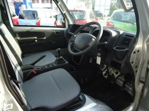 Характеристики грузового автомобиля Suzuki Carry Truck 660 KC 3-way 4WD (05.2018 - 08.2019): фото, грузоподъемность, масса, скорость, двигатель, топливо, отзывы