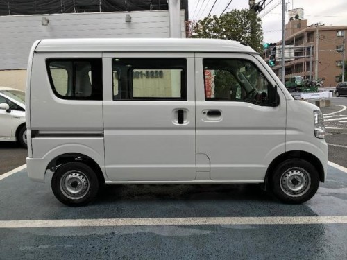 Характеристики минивэна Suzuki Every 660 PA High Roof 4WD (03.2016 - 05.2019): фото, места, вместимость, скорость, двигатель, топливо, отзывы