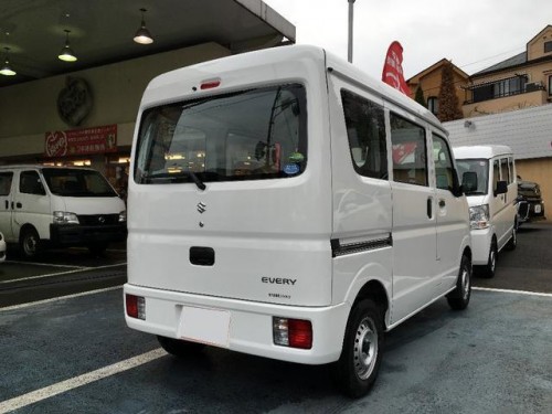 Характеристики минивэна Suzuki Every 660 PA High Roof (06.2019 - 08.2021): фото, места, вместимость, скорость, двигатель, топливо, отзывы