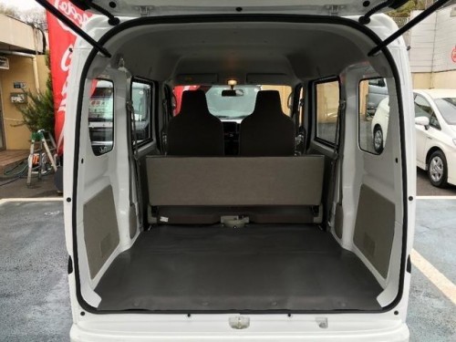 Характеристики минивэна Suzuki Every 660 PA High Roof 4WD (09.2021 - 03.2022): фото, места, вместимость, скорость, двигатель, топливо, отзывы