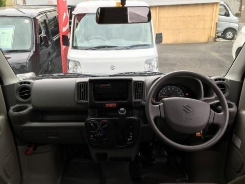 Характеристики минивэна Suzuki Every 660 PA High Roof 4WD (04.2022 - н.в.): фото, места, вместимость, скорость, двигатель, топливо, отзывы