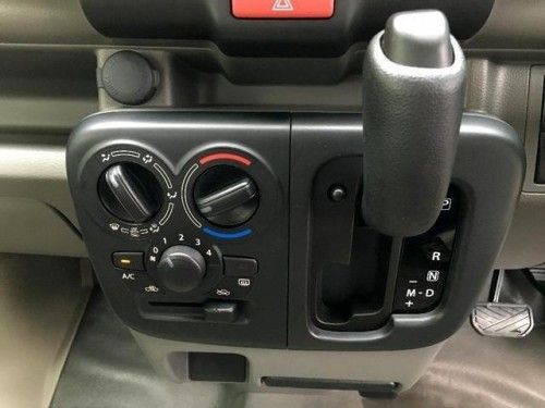 Характеристики минивэна Suzuki Every 660 GA (02.2015 - 02.2016): фото, места, вместимость, скорость, двигатель, топливо, отзывы