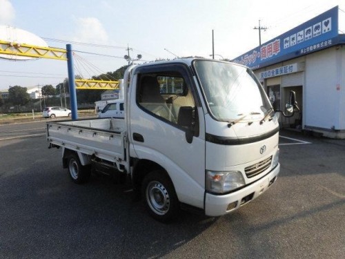 Характеристики грузового автомобиля Toyota Dyna 2.5 Cargo Single-Cab Long-Deck Super Single Just Low 1.25t (07.2003 - 07.2007): фото, грузоподъемность, масса, скорость, двигатель, топливо, отзывы