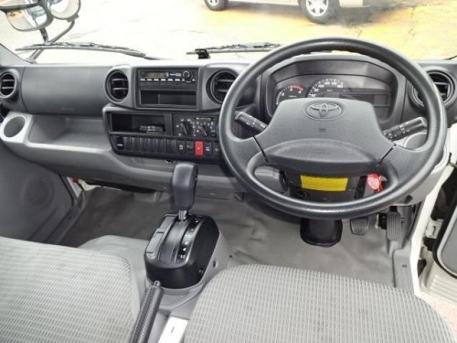 Характеристики грузового автомобиля Toyota Dyna 4.0 Cargo Double-Cab Standard-Cab Standard-Deck Full Just Low 2.0t (04.2015 - 04.2016): фото, грузоподъемность, масса, скорость, двигатель, топливо, отзывы
