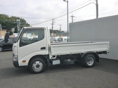 Характеристики грузового автомобиля Toyota Dyna 4.0 Cargo Double-Cab Standard-Cab Standard-Deck Full Just Low 2.0t (06.2011 - 03.2015): фото, грузоподъемность, масса, скорость, двигатель, топливо, отзывы