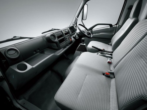 Характеристики грузового автомобиля Toyota Dyna 4.0 Cargo Double-Cab Standard-Cab Standard-Deck Full Just Low 2.0t (06.2011 - 03.2015): фото, грузоподъемность, масса, скорость, двигатель, топливо, отзывы