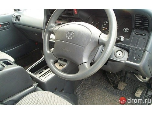 Характеристики грузового фургона Toyota Hiace 2.0 DX (4 door) (08.1995 - 07.1998): фото, размеры, грузоподъемность, масса, скорость, двигатель, топливо, отзывы