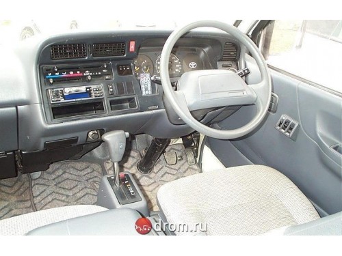 Характеристики грузового фургона Toyota Hiace 2.0 DX (4 door) (08.1995 - 07.1998): фото, размеры, грузоподъемность, масса, скорость, двигатель, топливо, отзывы