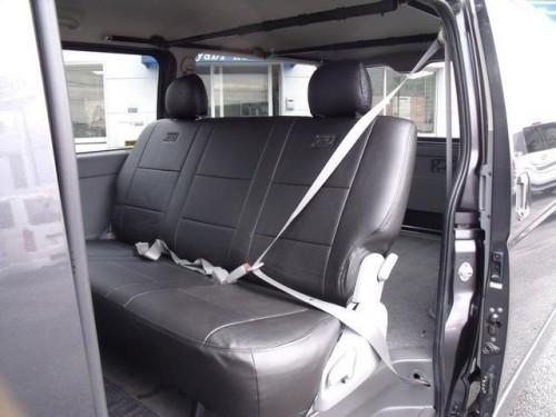 Характеристики минивэна Toyota Hiace 2.0 DX long (4 door 3 seat) (09.2008 - 06.2010): фото, места, вместимость, скорость, двигатель, топливо, отзывы