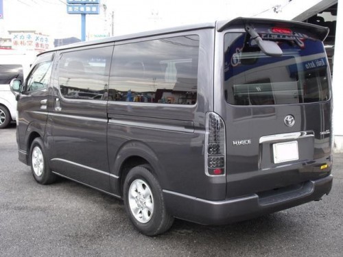 Характеристики минивэна Toyota Hiace 2.0 DX long (5 door 3 seat) (09.2008 - 06.2010): фото, места, вместимость, скорость, двигатель, топливо, отзывы