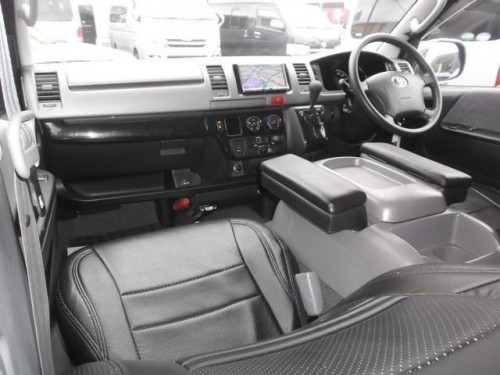 Характеристики минивэна Toyota Hiace 2.0 DX long (4 door 6 seat) (09.2008 - 06.2010): фото, места, вместимость, скорость, двигатель, топливо, отзывы