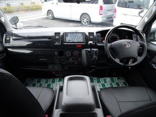 Характеристики минивэна Toyota Hiace 2.0 DX long (5 door 3 seat) (08.2007 - 08.2008): фото, места, вместимость, скорость, двигатель, топливо, отзывы