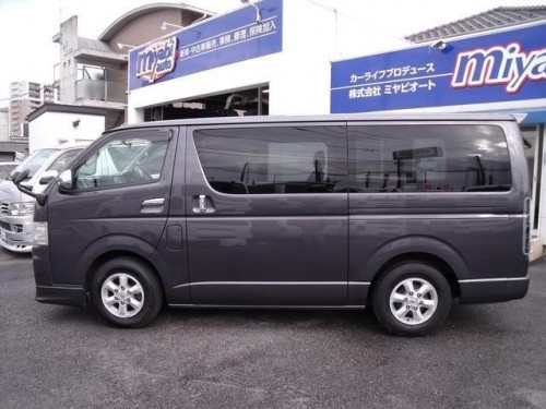 Характеристики минивэна Toyota Hiace 2.0 DX long (4 door 9 seat) (08.2007 - 08.2008): фото, места, вместимость, скорость, двигатель, топливо, отзывы