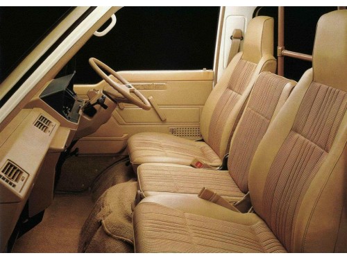 Характеристики минивэна Toyota Hiace 1.8 Standard (01.1983 - 07.1987): фото, места, вместимость, скорость, двигатель, топливо, отзывы