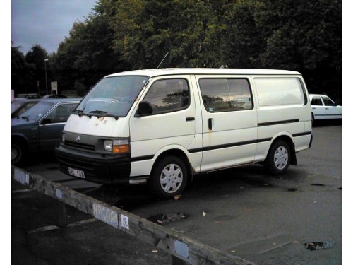 Характеристики автобуса Toyota Hiace 2.4 MT Commuter 15 Seats (11.1996 - 07.1998): фото, места, схема, вместимость, скорость, двигатель, топливо, масса, отзывы