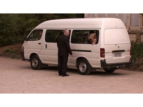 Характеристики автобуса Toyota Hiace 2.4 MT Commuter 15 Seats (11.1996 - 07.1998): фото, места, схема, вместимость, скорость, двигатель, топливо, масса, отзывы