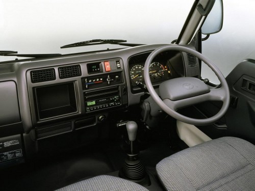 Характеристики грузового автомобиля Toyota Hiace 2.8D Standard-Deck Low-Floor Single-Cab Deluxe 1.0t (05.1995 - 08.2001): фото, грузоподъемность, масса, скорость, двигатель, топливо, отзывы