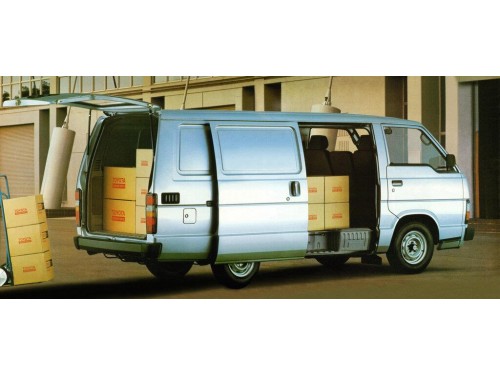 Характеристики цельнометаллического фургона Toyota Hiace 2.2 MT Short Base 3 Seats (12.1982 - 01.1984): фото, размеры, грузоподъемность, масса, скорость, двигатель, топливо, отзывы