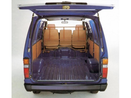 Характеристики цельнометаллического фургона Toyota Hiace 2.2 MT Short Base 3 Seats (12.1982 - 01.1984): фото, размеры, грузоподъемность, масса, скорость, двигатель, топливо, отзывы