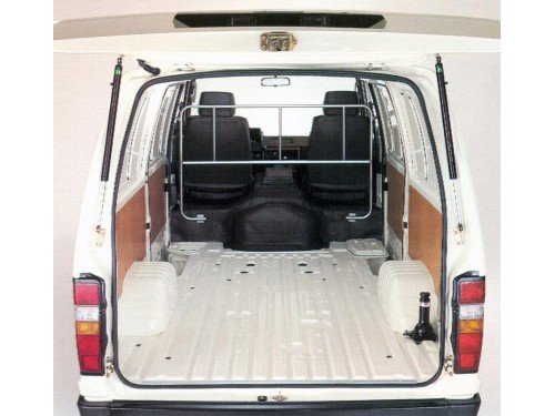 Характеристики цельнометаллического фургона Toyota Hiace 2.2 MT Standart Base 3 Seats (08.1986 - 07.1989): фото, размеры, грузоподъемность, масса, скорость, двигатель, топливо, отзывы