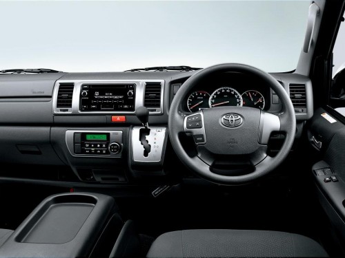 Характеристики минивэна Toyota Hiace 2.0 DX Long (5 door 3 seat) (04.2022 - н.в.): фото, места, вместимость, скорость, двигатель, топливо, отзывы