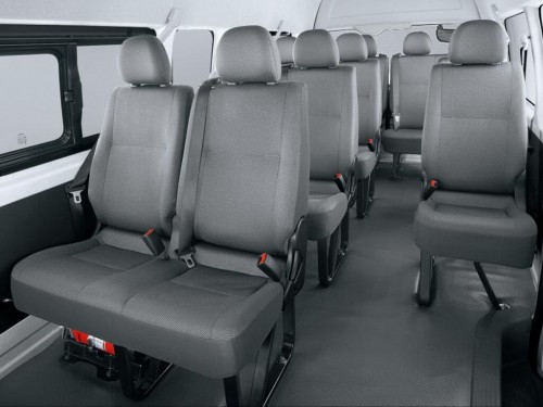 Характеристики минивэна Toyota Hiace 2.8 Commuter GL Diesel Turbo (04.2022 - н.в.): фото, места, вместимость, скорость, двигатель, топливо, отзывы