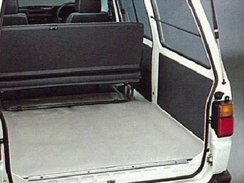 Характеристики минивэна Toyota Lite Ace 1.3 Deluxe (5 door 6 seat) (08.1988 - 07.1990): фото, места, вместимость, скорость, двигатель, топливо, отзывы