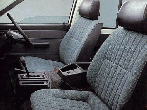 Характеристики минивэна Toyota Lite Ace 1.3 Deluxe High Roof (4 door) (08.1988 - 07.1990): фото, места, вместимость, скорость, двигатель, топливо, отзывы