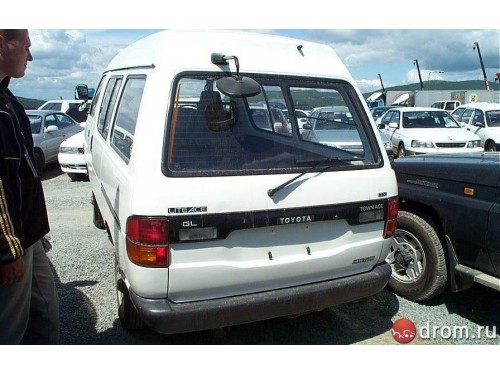 Характеристики минивэна Toyota Lite Ace 1.8 Super (5 door) (08.1993 - 07.1995): фото, места, вместимость, скорость, двигатель, топливо, отзывы