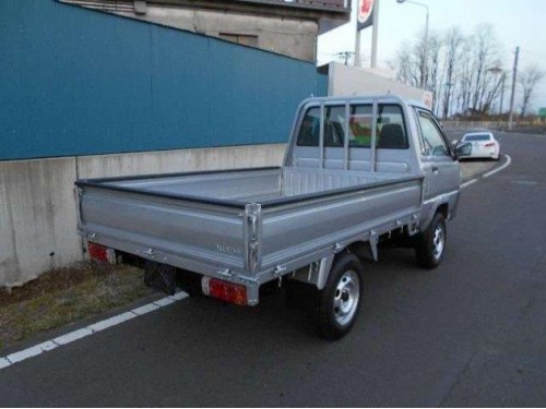 Характеристики грузового автомобиля Toyota Lite Ace Truck 1.8 DX Single Just Low Standard-Deck 3-Way (08.2004 - 07.2007): фото, грузоподъемность, масса, скорость, двигатель, топливо, отзывы