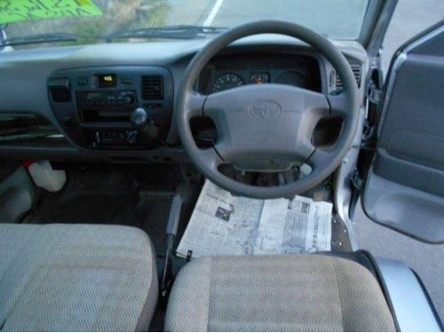 Характеристики грузового автомобиля Toyota Lite Ace Truck 1.8 DX Super Single Just Low Standard-Deck 1-Way (06.1999 - 08.2004): фото, грузоподъемность, масса, скорость, двигатель, топливо, отзывы