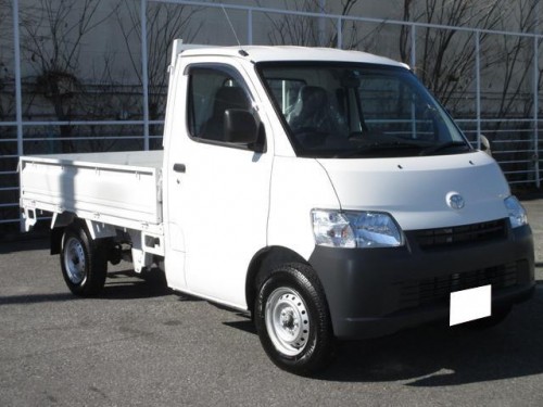 Характеристики грузового автомобиля Toyota Lite Ace Truck 1.5 DX single just low 3-way (05.2018 - 04.2020): фото, грузоподъемность, масса, скорость, двигатель, топливо, отзывы