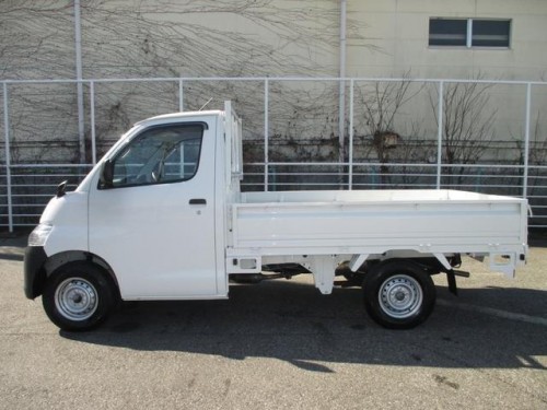 Характеристики бортового грузовика Toyota Lite Ace Truck 1.5 DX single just low 3-way (01.2010 - 06.2010): фото, грузоподъемность, масса, скорость, двигатель, топливо, отзывы