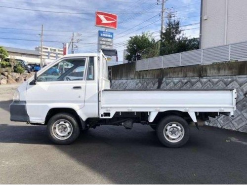 Характеристики грузового автомобиля Toyota Town Ace Truck 1.8 DX Super Single Just Low Standard-Deck 1-Way (06.1999 - 08.2004): фото, грузоподъемность, масса, скорость, двигатель, топливо, отзывы