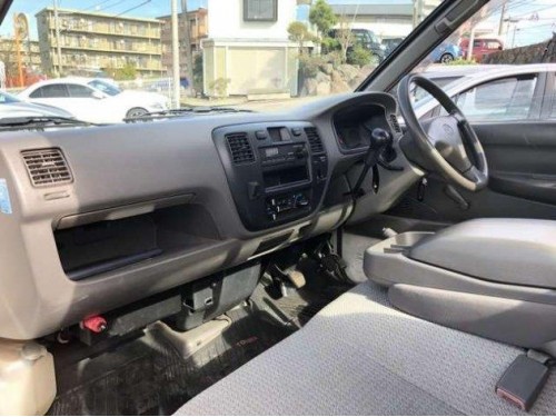 Характеристики грузового автомобиля Toyota Town Ace Truck 1.8 DX Low-Floor Standard-Deck 1-Way (06.1999 - 08.2004): фото, грузоподъемность, масса, скорость, двигатель, топливо, отзывы