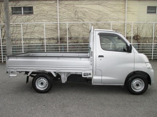 Характеристики бортового грузовика Toyota Town Ace Truck 1.5 DX single just low 3-way (02.2008 - 12.2009): фото, грузоподъемность, масса, скорость, двигатель, топливо, отзывы