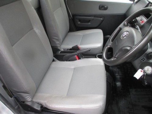 Характеристики бортового грузовика Toyota Town Ace Truck 1.5 DX single just low 3-way 4WD (06.2012 - 05.2014): фото, грузоподъемность, масса, скорость, двигатель, топливо, отзывы