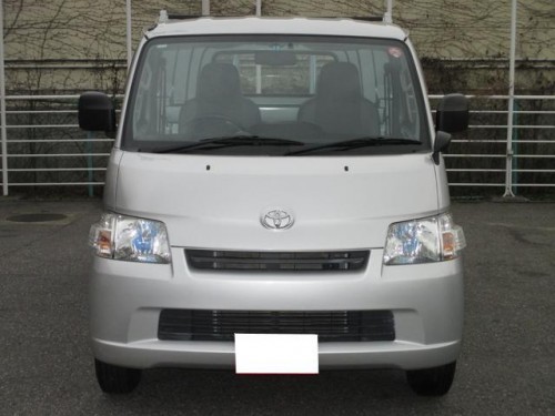 Характеристики бортового грузовика Toyota Town Ace Truck 1.5 DX single just low 3-way 4WD (06.2012 - 05.2014): фото, грузоподъемность, масса, скорость, двигатель, топливо, отзывы