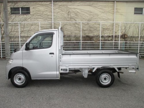 Характеристики бортового грузовика Toyota Town Ace Truck 1.5 DX single just low 3-way (07.2015 - 05.2020): фото, грузоподъемность, масса, скорость, двигатель, топливо, отзывы