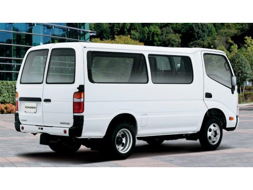 Характеристики грузового фургона Toyota ToyoAce 4.0 Route Van 4-door 3-seat 2.0t (06.2011 - 03.2015): фото, размеры, грузоподъемность, масса, скорость, двигатель, топливо, отзывы