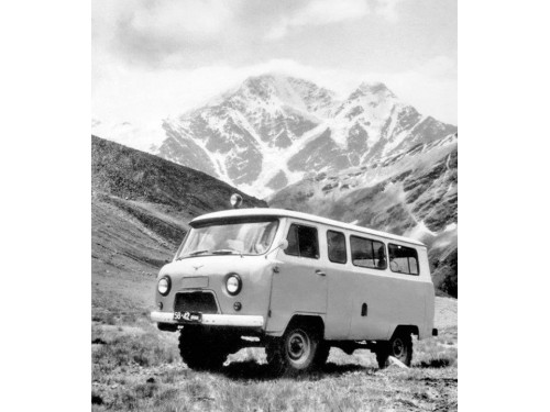 Характеристики минивэна УАЗ Буханка 2.4 MT 452В Автобус 11 мест (01.1977 - 12.1984): фото, места, вместимость, скорость, двигатель, топливо, отзывы