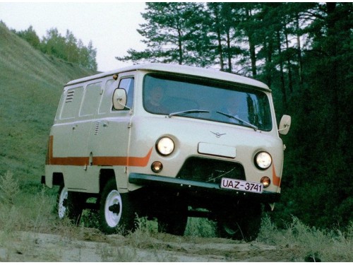Характеристики грузового фургона УАЗ Буханка 2.4 MT 452 Фургон 2 места (01.1971 - 12.1976): фото, размеры, грузоподъемность, масса, скорость, двигатель, топливо, отзывы